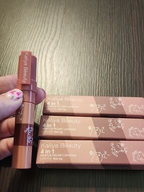4-in-1 Gentle Velvet Lipstick - Warm Nude